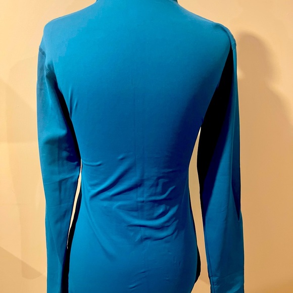 Running Room fit wear top - Picture 2 of 5